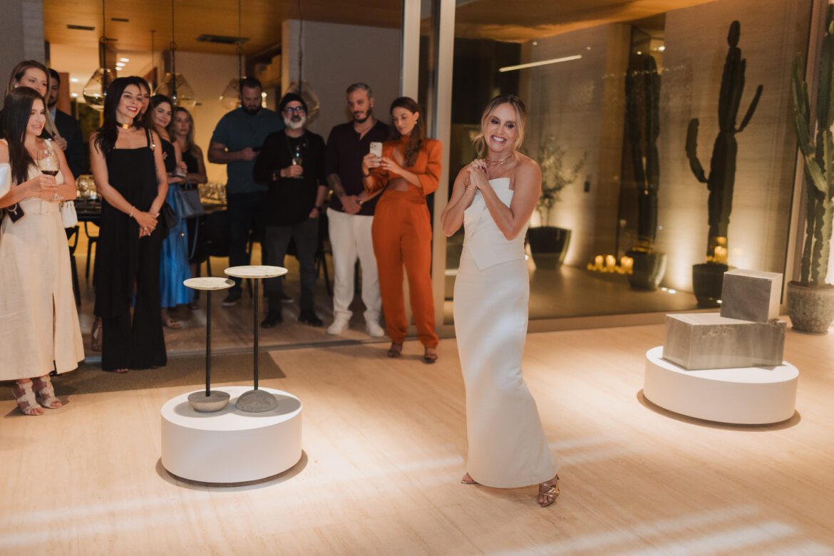 Kakau Lossio lança coleção autoral de móveis inspirada na arquitetura brasiliense