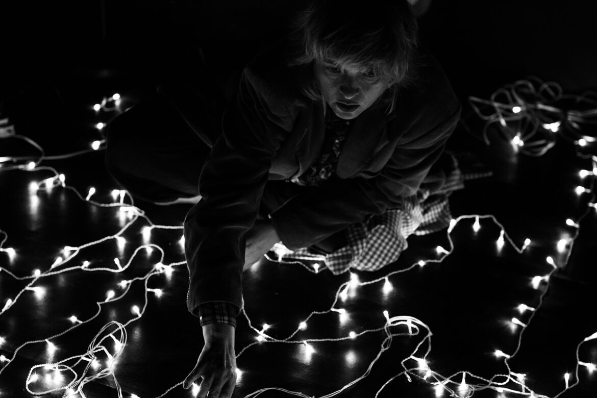 Teatro para bebês com a delicadeza das sombras e dos sons