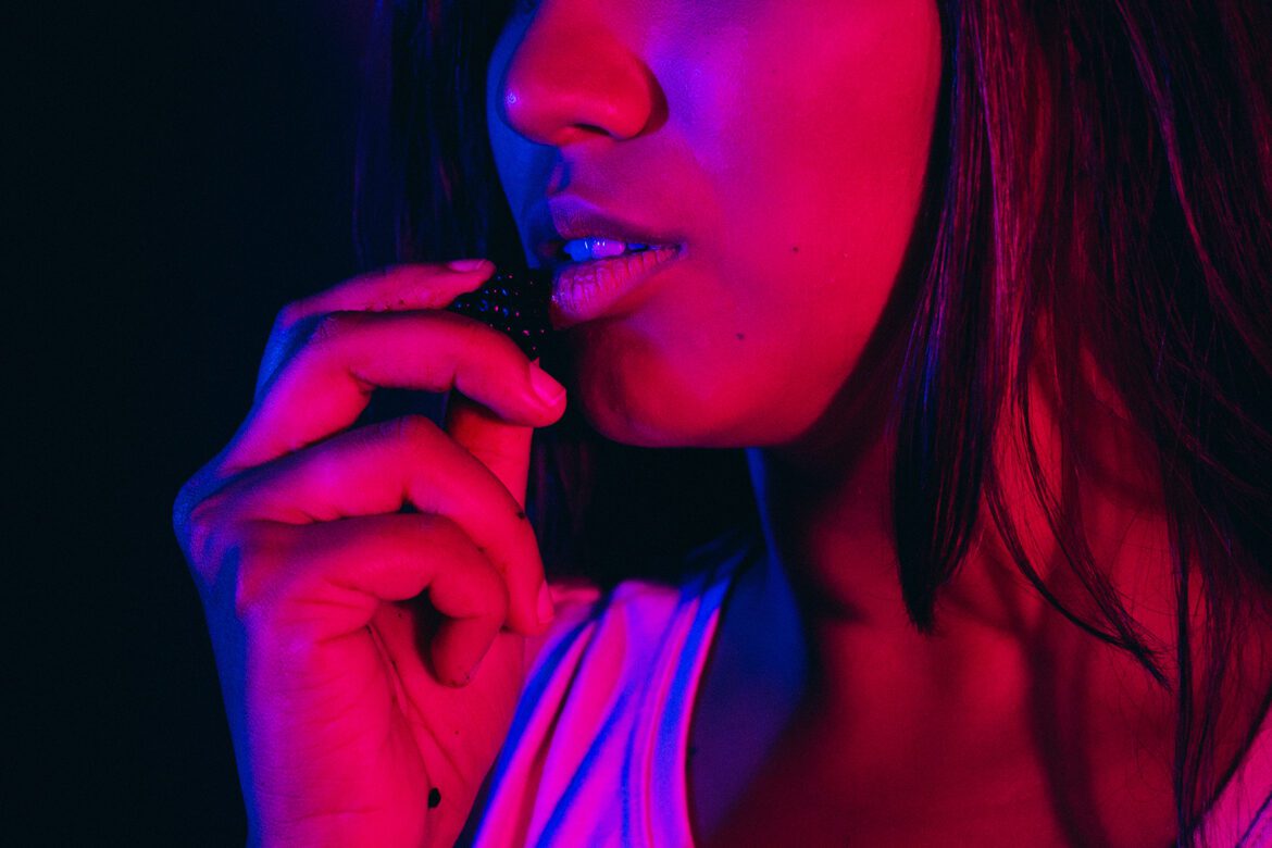 Um jardim emoldura espetáculo poético sobre amizade