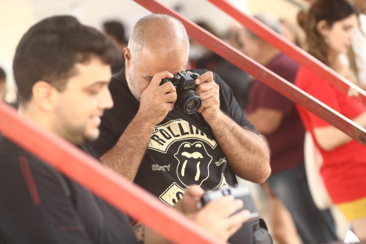 Em sua 5a edição, a feira “Filme Queimado” de fotografia analógica ocupa a Biblioteca Nacional