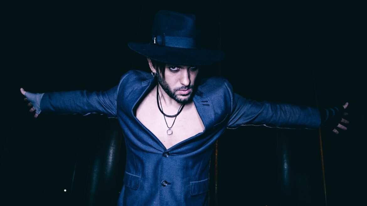 Iano Fazio estreia com single "Luz na Escuridão"