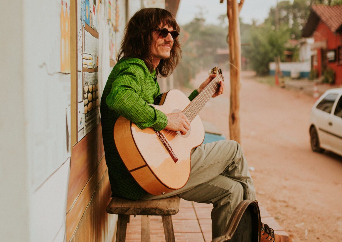 Benjamín Mora (ARG) apresenta Música Popular Extranjera no Eye Patch Panda