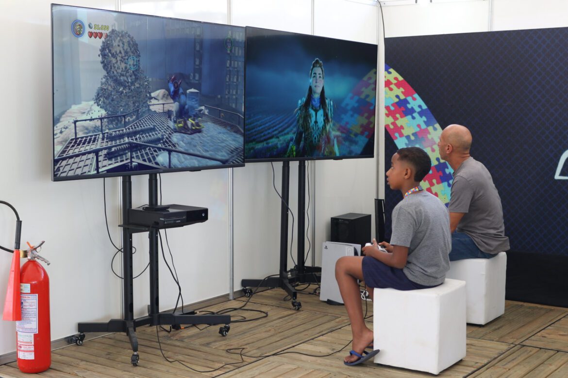 Carreta da Inclusão encerra ciclo em Planaltina com arena gamer acessível