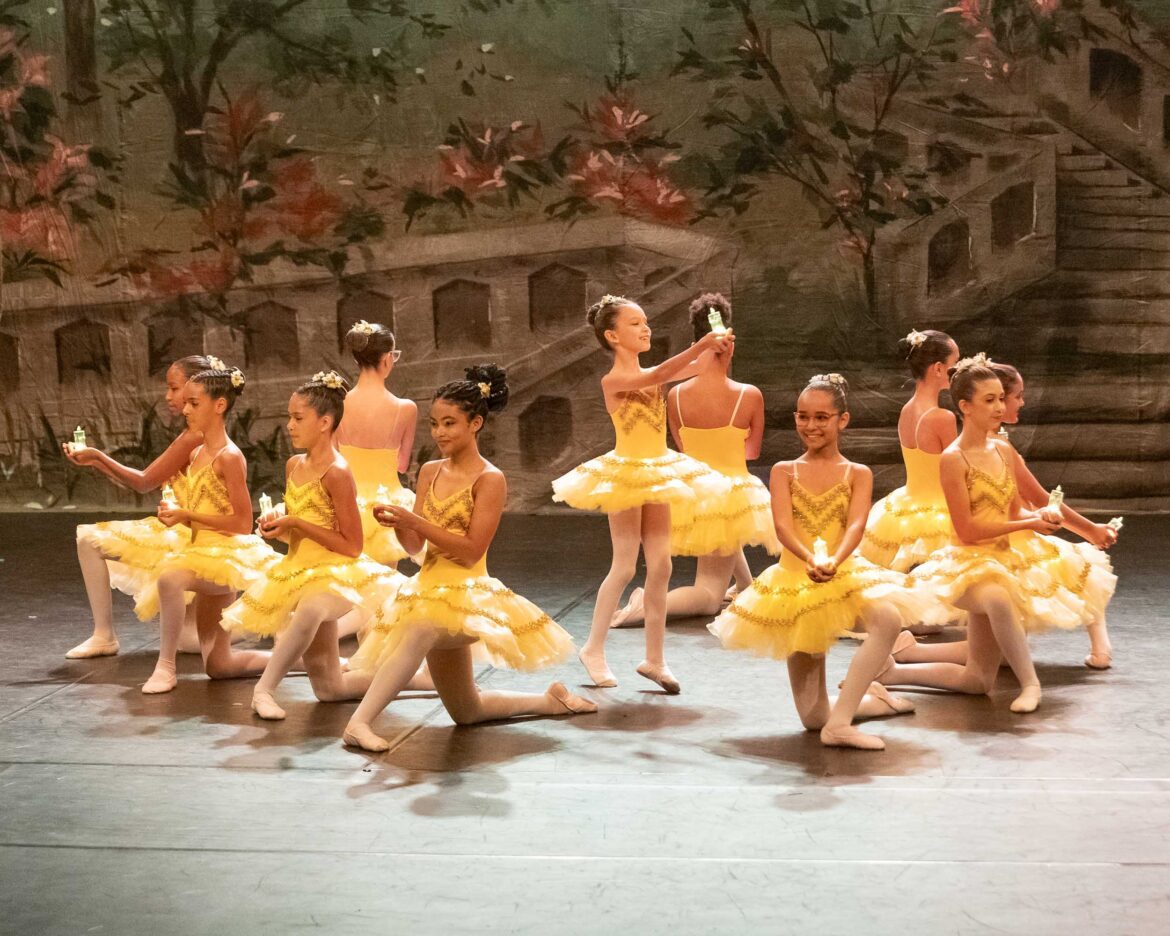 Instituto Candango de Artes estrela espetáculo musical de balé 'A Bela e a Fera' no Sesi Taguatinga