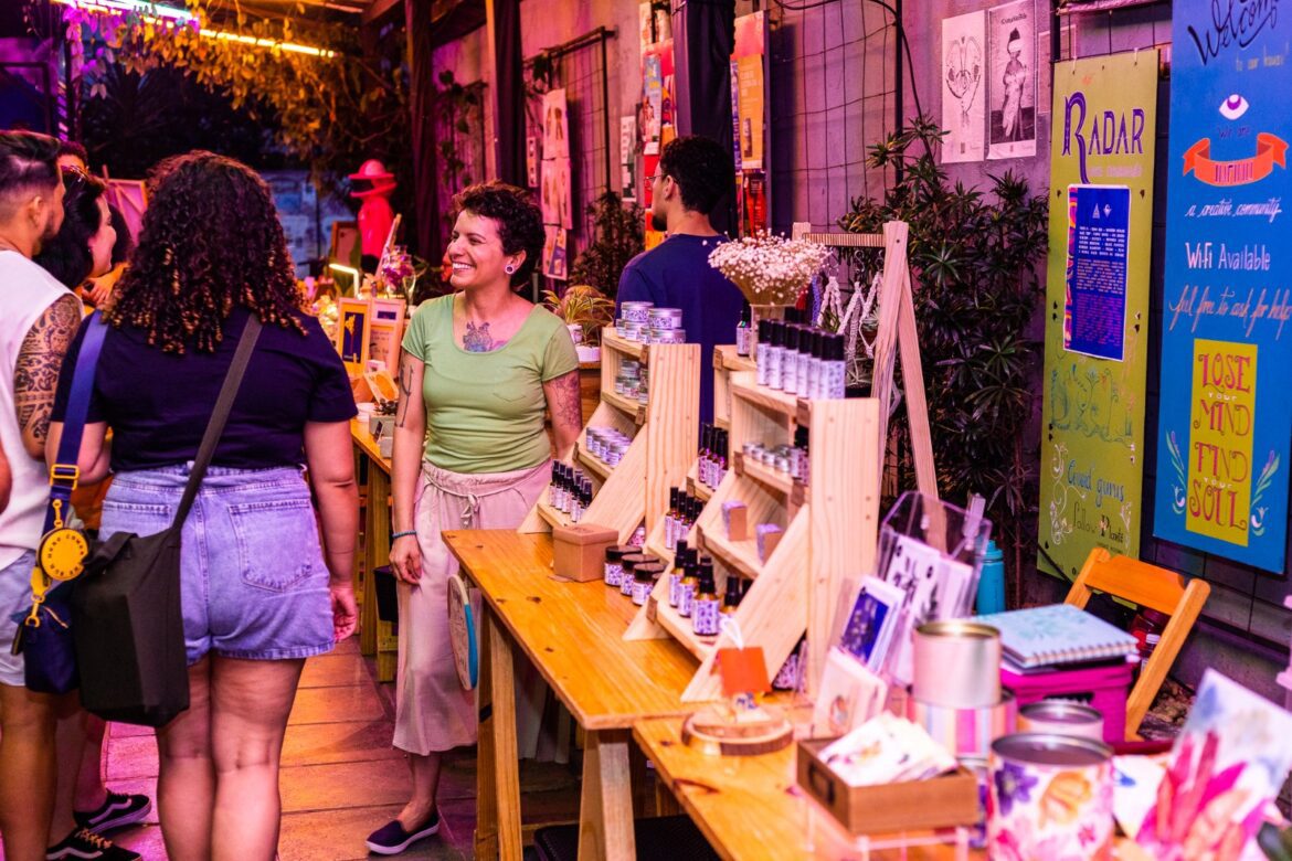 Feira ARTeira Botânica: arte, sustentabilidade marcam edição especial no Espaço Infinu