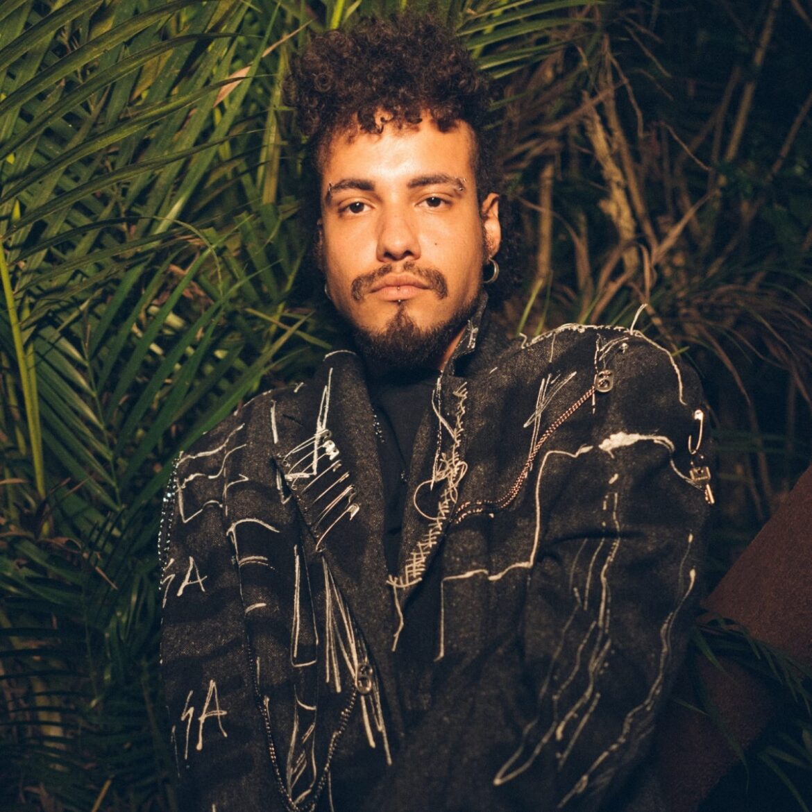 Arte e moda se unem na exposição Flowers in Concrete da Tela Ambulante