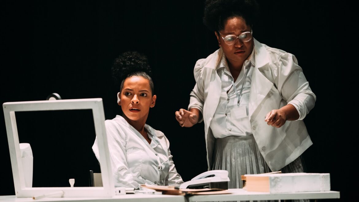 Companhia teatral Embaraça apresenta a comédia “Ramal 003”