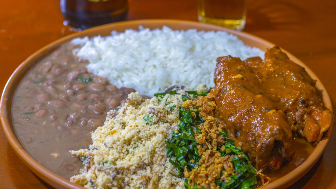 Saia da rotina: almoce no Zé Torresmo