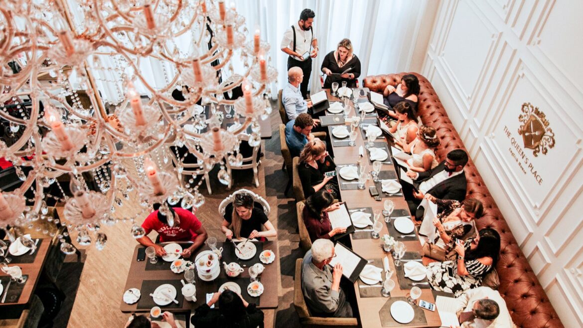 Sob nova administração, The Queen's Place Café e Restaurante apresenta novidades