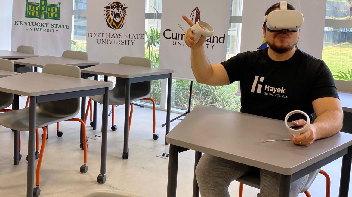 Hayek Global College participa do Salão do Estudante 2024