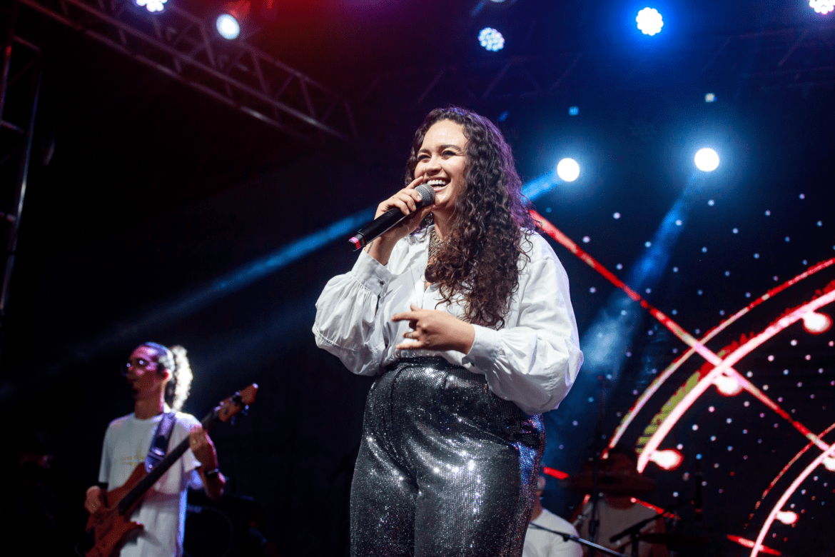 Luiza Martins se apresenta nesta sexta-feira na reinauguração do ManiGastrobar, em Brasília