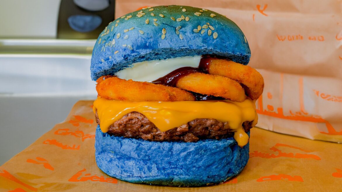 Geléia Burger faz promoção de hambúrguer com ingresso de cinema grátis