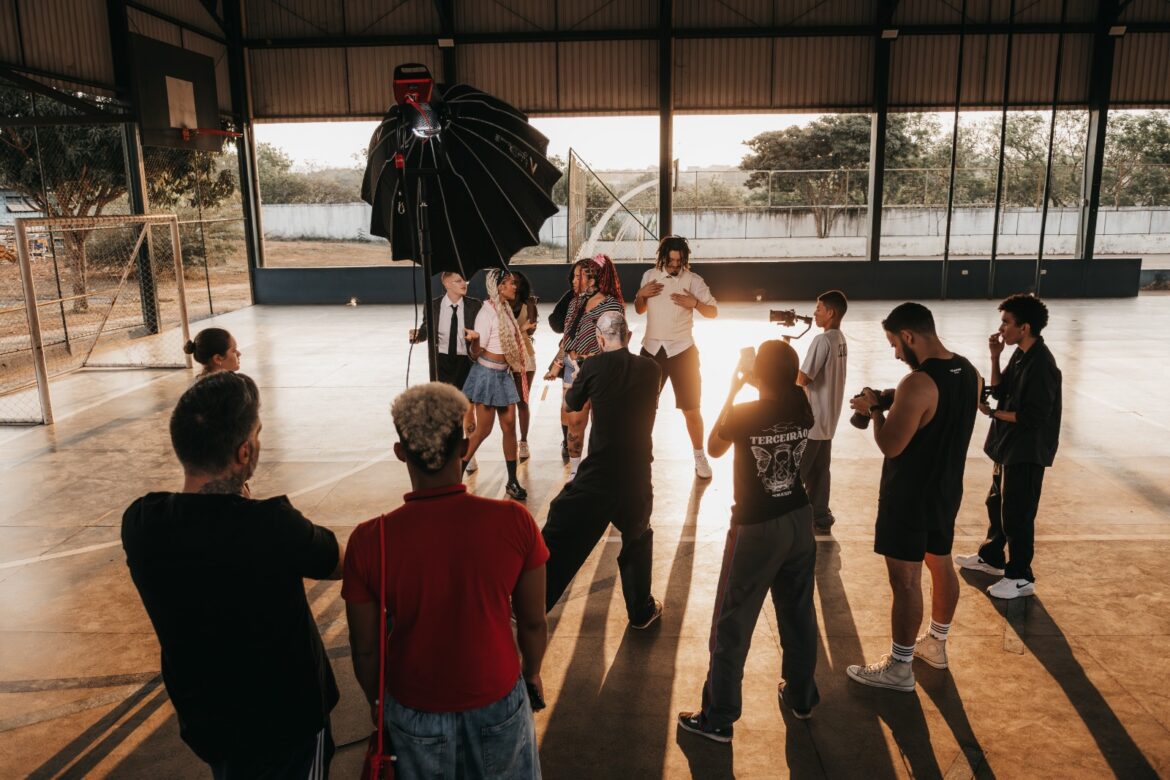 As Margaridas lançam videoclipe gravado por alunos do Centro Educacional 3 de Sobradinho