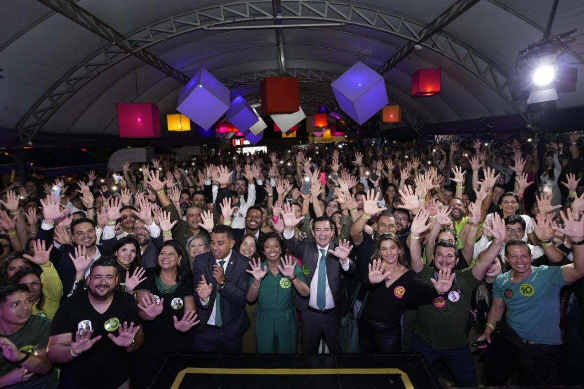 Diante de 2 mil advogados, Cleber Lopes anuncia compromisso em cartório de desconto de 100% para até cinco anos de registro