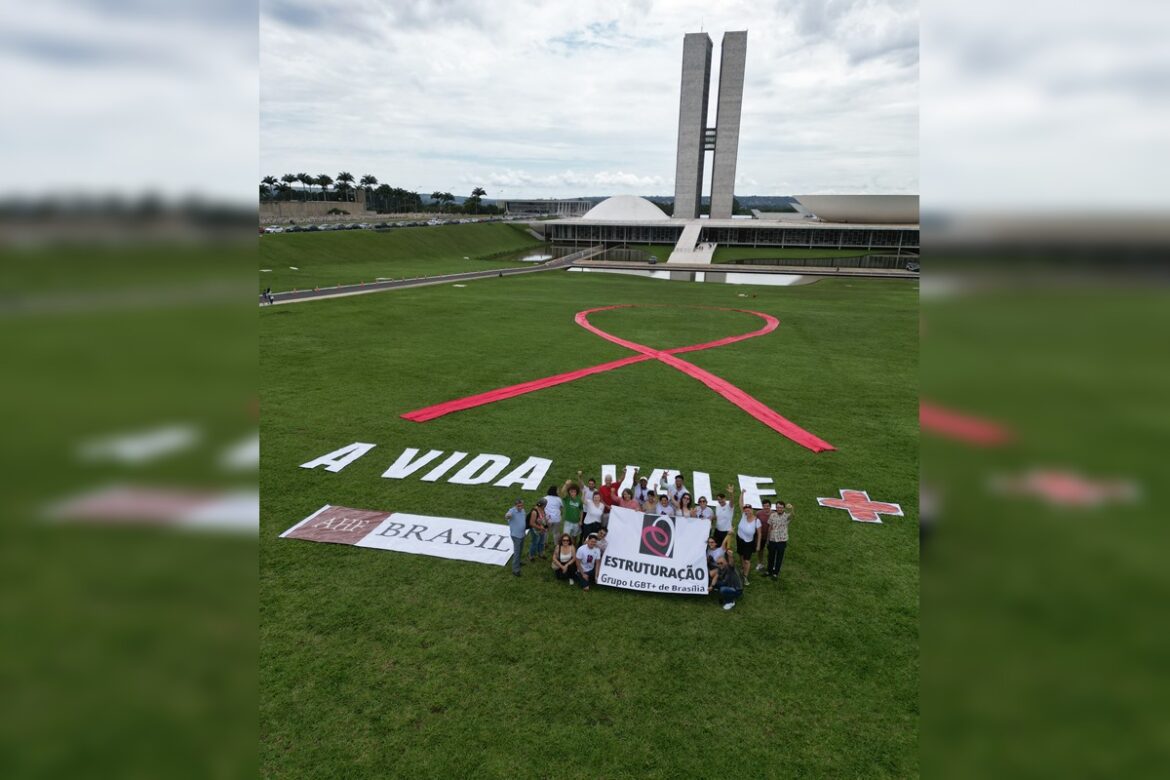 A VIDA VALE +: ação simbólica na Esplanada dos Ministérios reforça a luta contra o HIV/AIDS