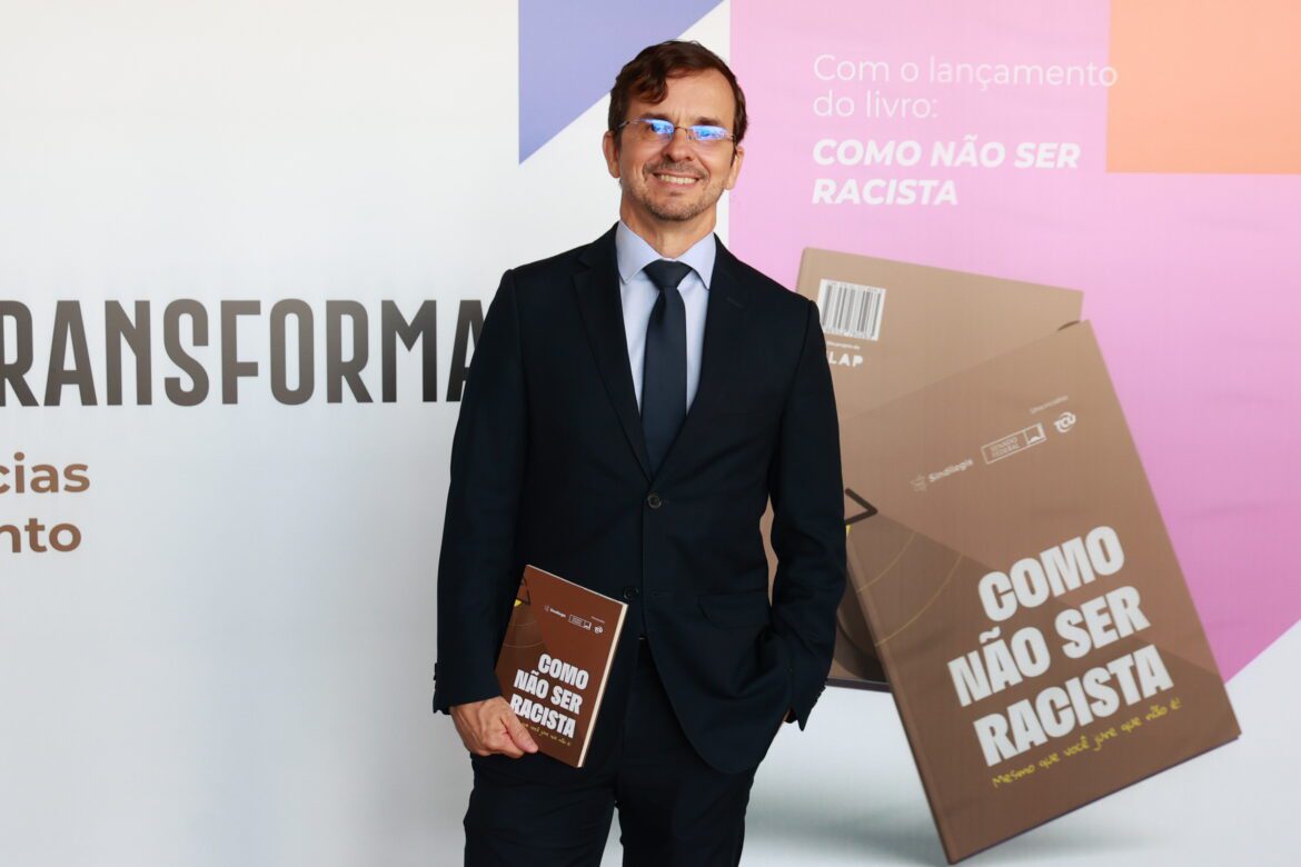 Debate sobre equidade e antirracismo marca lançamento do livro “Como Não Ser Racista”