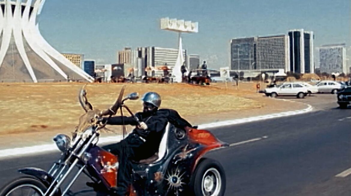 Premiado curta A Praga do Cinema Brasileiro, com Zé do Caixão, terá exibição gratuita no Espaço Cultural Mapati