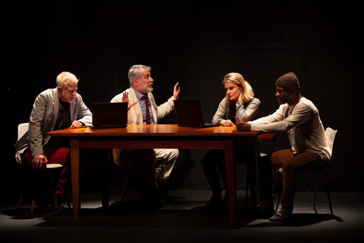 ‘Sangue’: Fábula ácida sobre o fazer artístico e as relações de poder estreia dia 13 de março no Centro Cultural Banco do Brasil Brasília