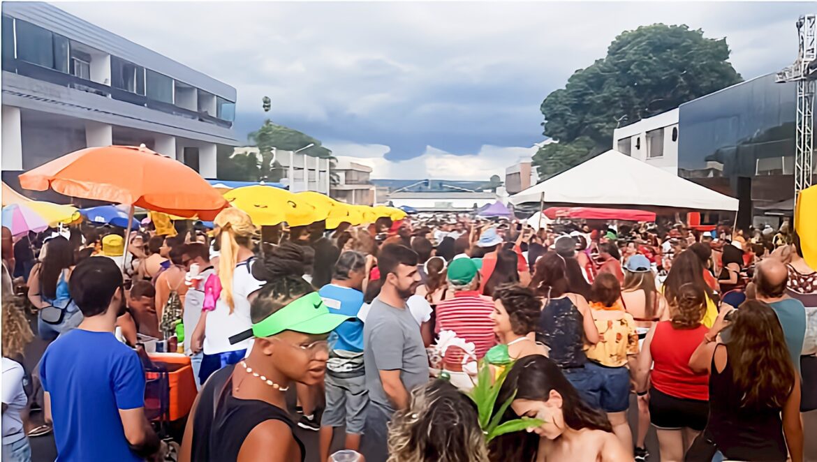 Concentra Mas Não Sai: 25 Anos De Folia e Cidadania Em Brasília