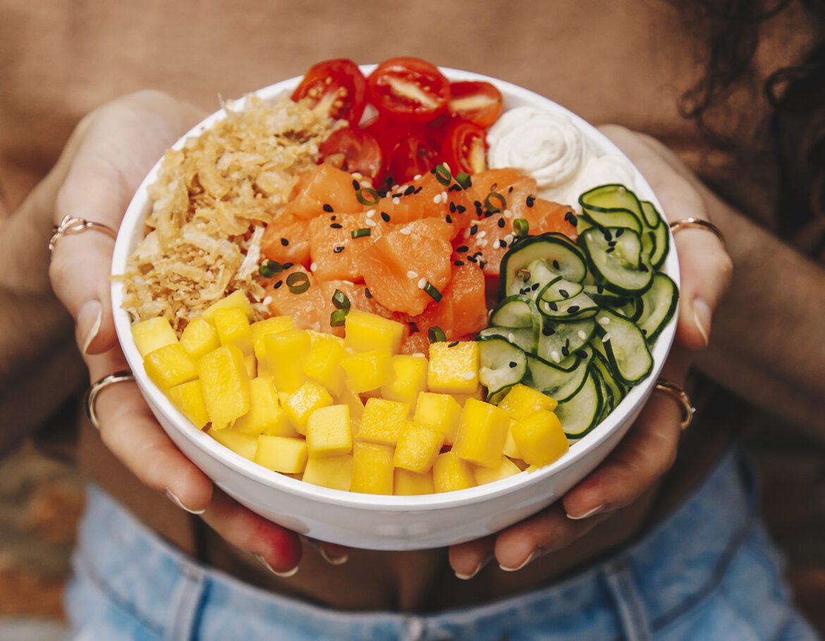 Com ingredientes frescos, Gendai traz opção do Poke Salmão Fresh para dias intensos de verão