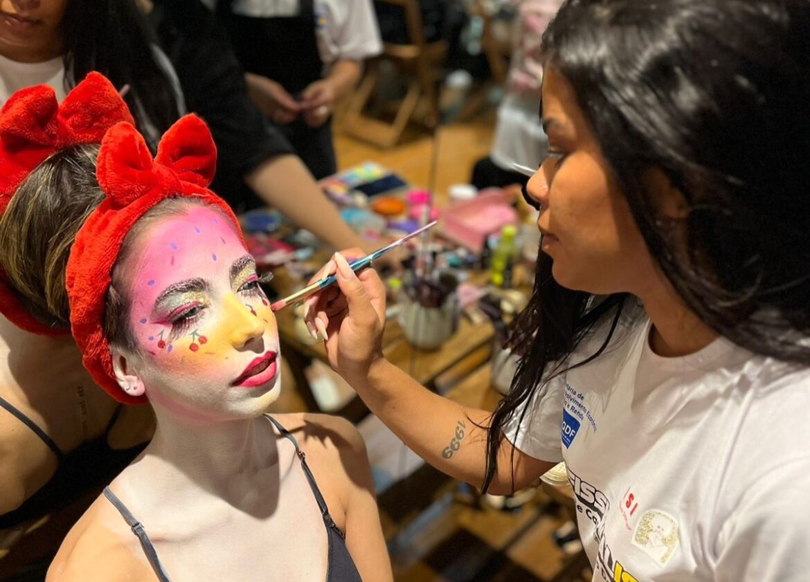 Inscrições abertas para capacitação profissional gratuita de produção cultural e maquiagem