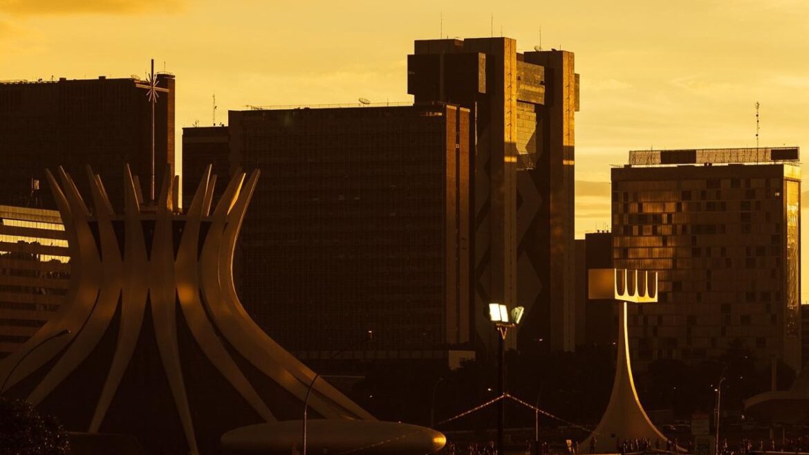 “Brasília: 65 voltas ao redor do Sol”