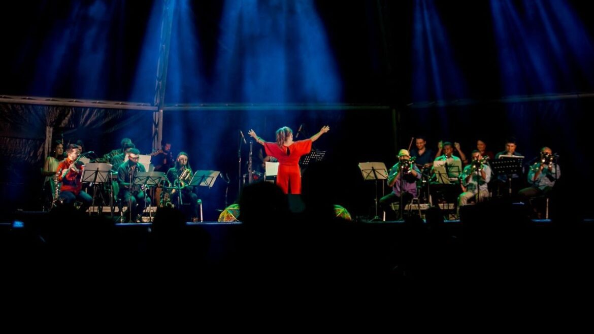 Orquestra Popular Salve Glória chega à Casa Thomas Jefferson