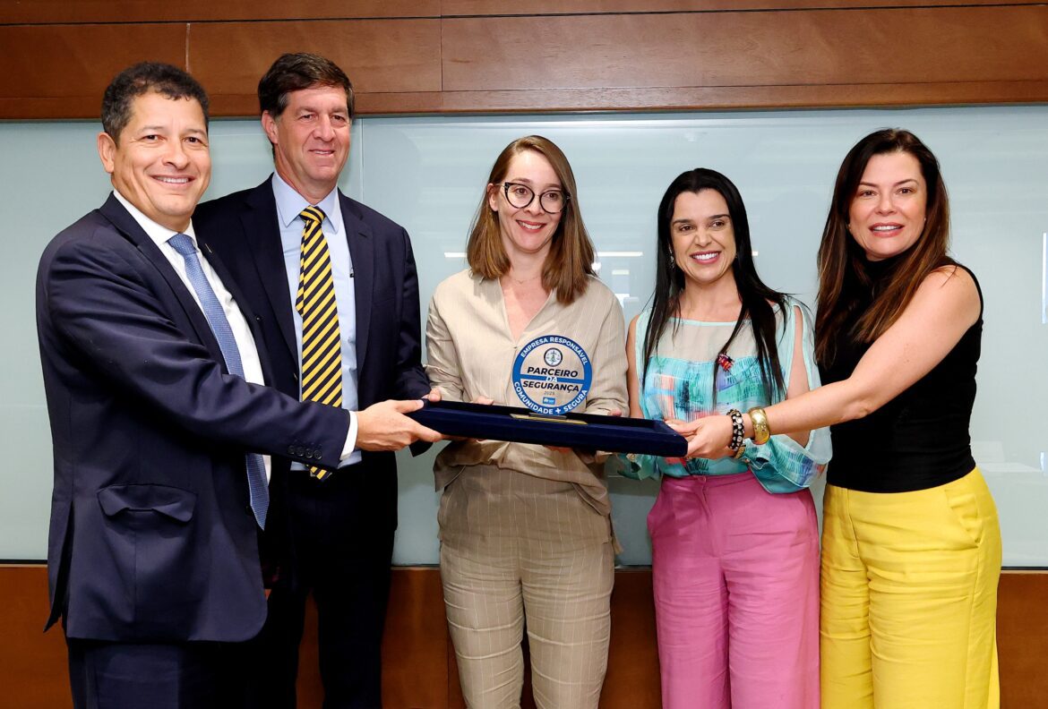 Em Prol Delas e Por Elas