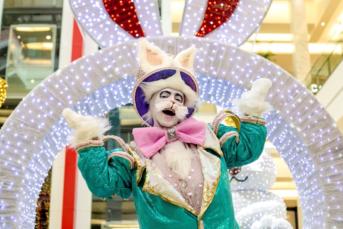 Sr. Coelho anima Páscoa no TGS com encontros lúdicos para a criançada