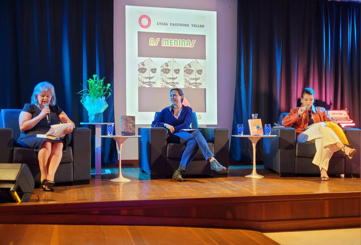 Encontros na Praça discute romance de Antônio Torres na Biblioteca Demonstrativa