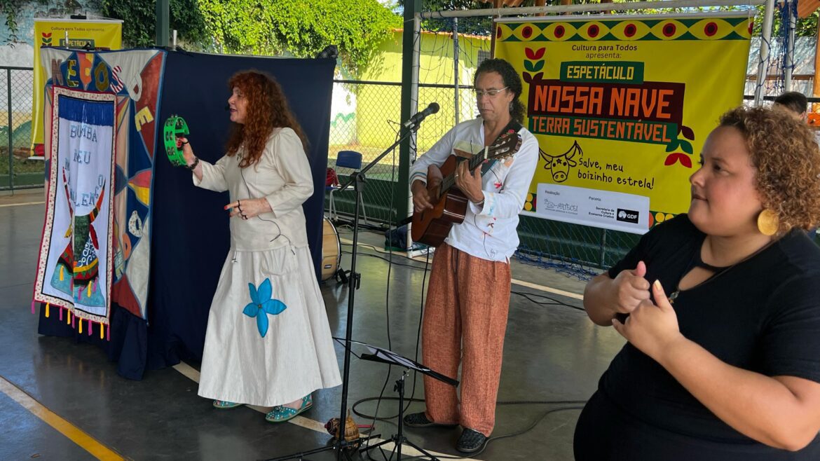 Teatro de bonecos leva educação ambiental a escolas públicas de Taguatinga com o espetáculo “Nossa Nave Terra Sustentável”