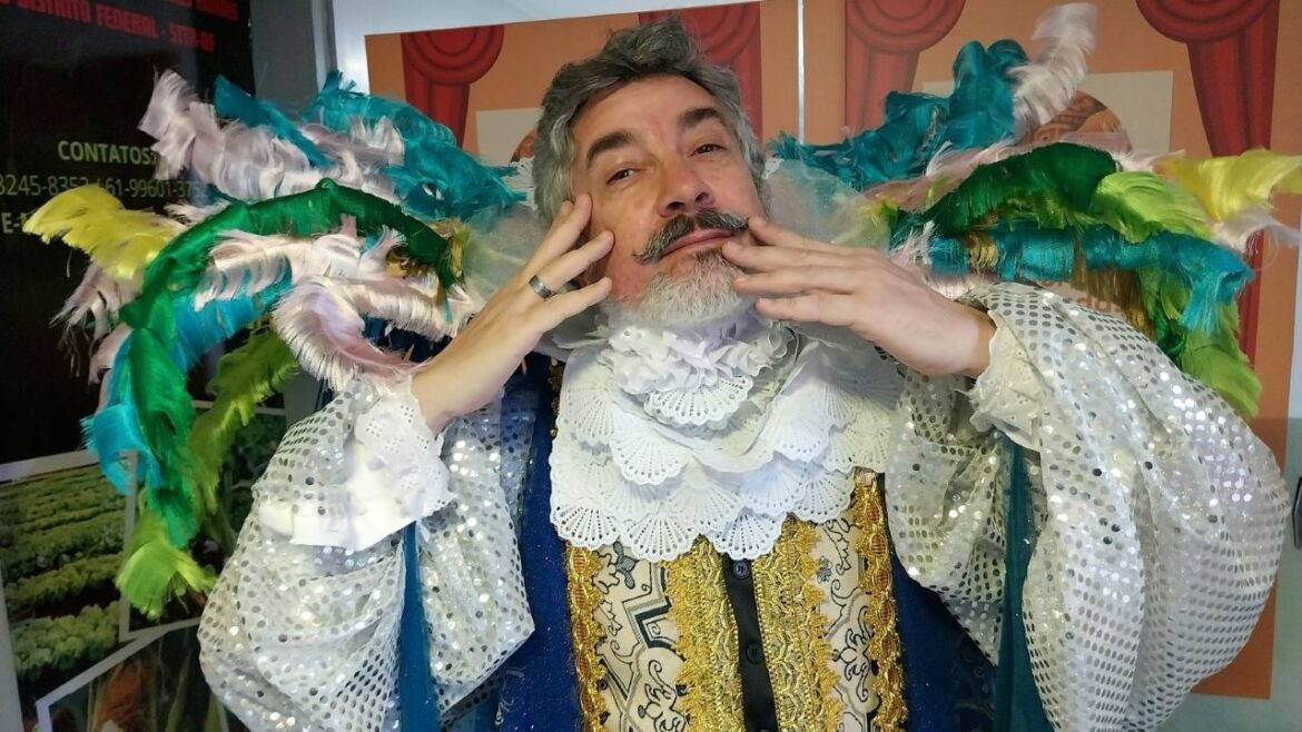 Com exposição de fantasias e leitura cênica, projeto aviva a memória do carnavalesco Clóvis Bornay