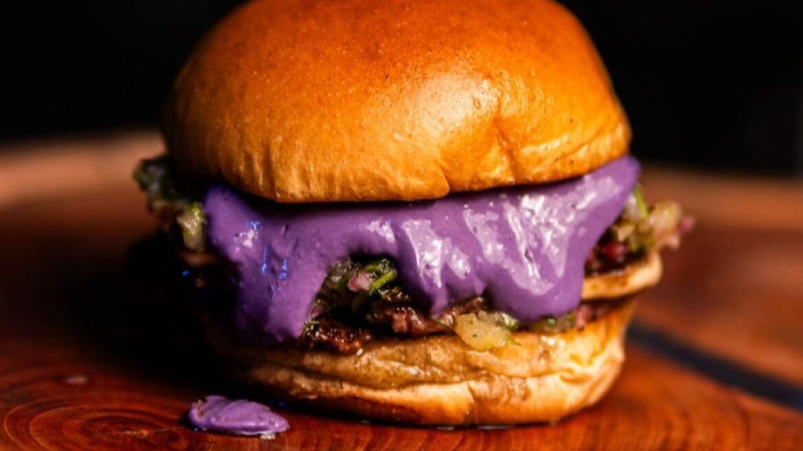 Seu Prensado lança hambúrguer em celebração ao aniversário de Brasília