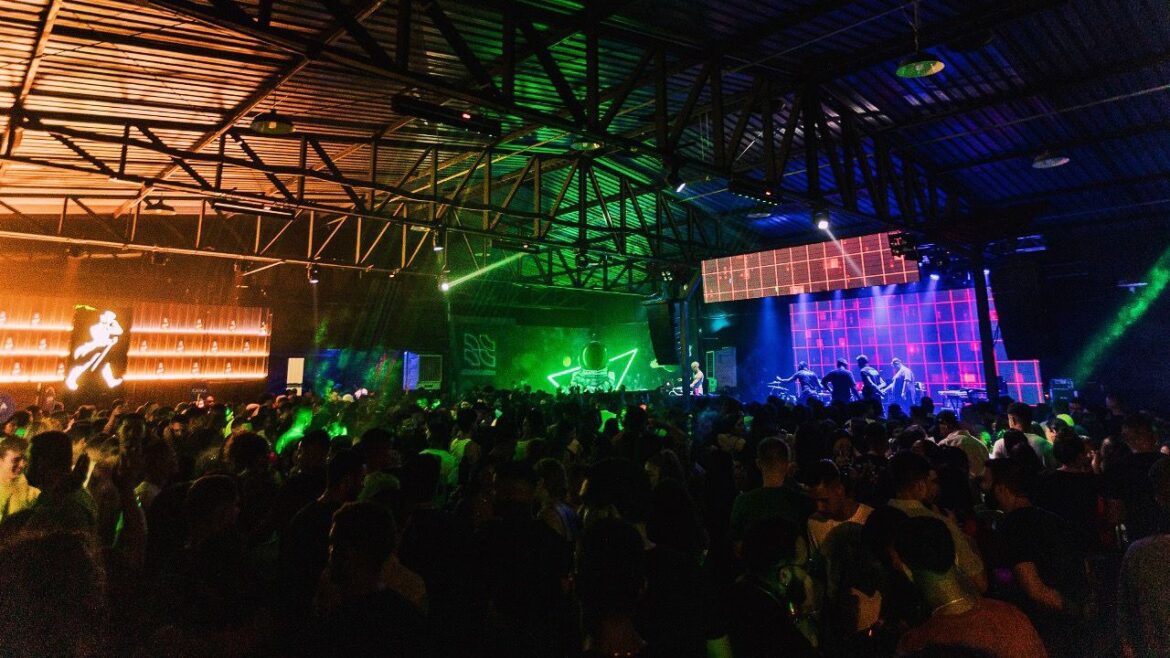 Caio Luccas e Yan se apresentam no Complexo Fora do Eixo nesta semana