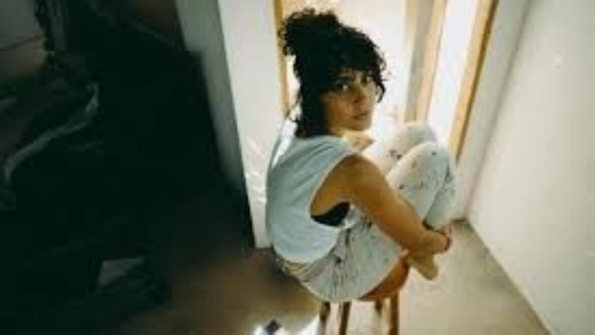 Com entrada gratuita, Espaço Cultural Renato Russo recebe exposição inédita de Victoria Serednicki