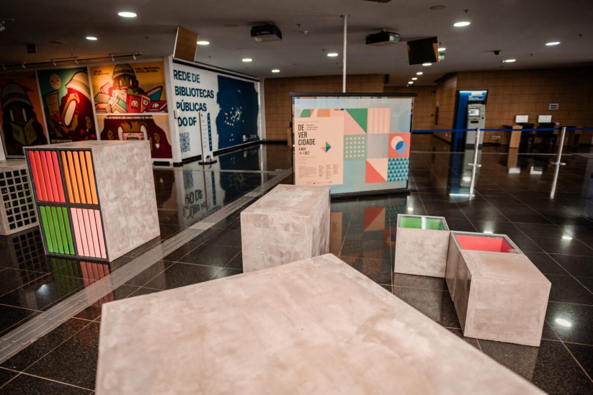 Instalação DE VER Cidade - Brasília Numa Caixa de Brincar ocupa a Biblioteca Nacional