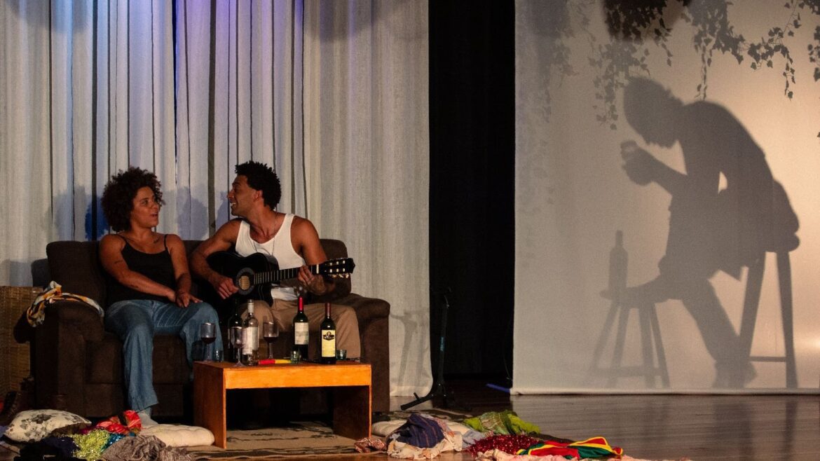 Peça aborda mudanças da vida adulta, com entrada grátis