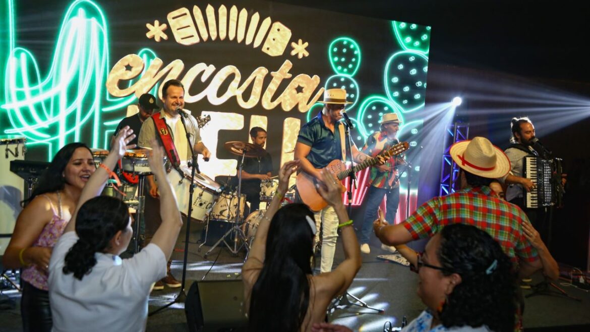 Encosta N'eu embala Arraiá Arretado de Bom