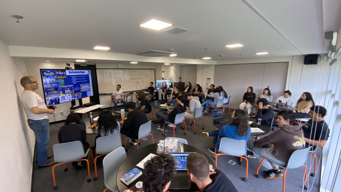 Faculdade internacional promove competição de e-games e jogos de tabuleiro