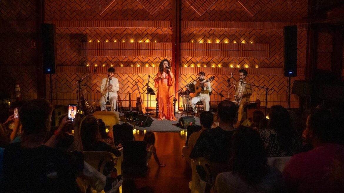 Nicole Salmi retorna a Brasília com o show autoral “Meu Escudo é o Amor”