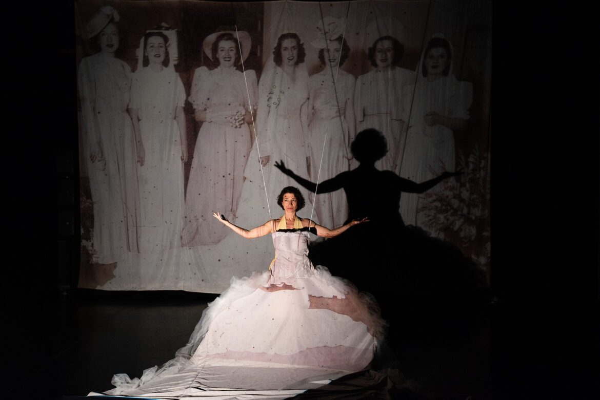 Teatro de sombras encanta planaltina com a mostra Lumiato