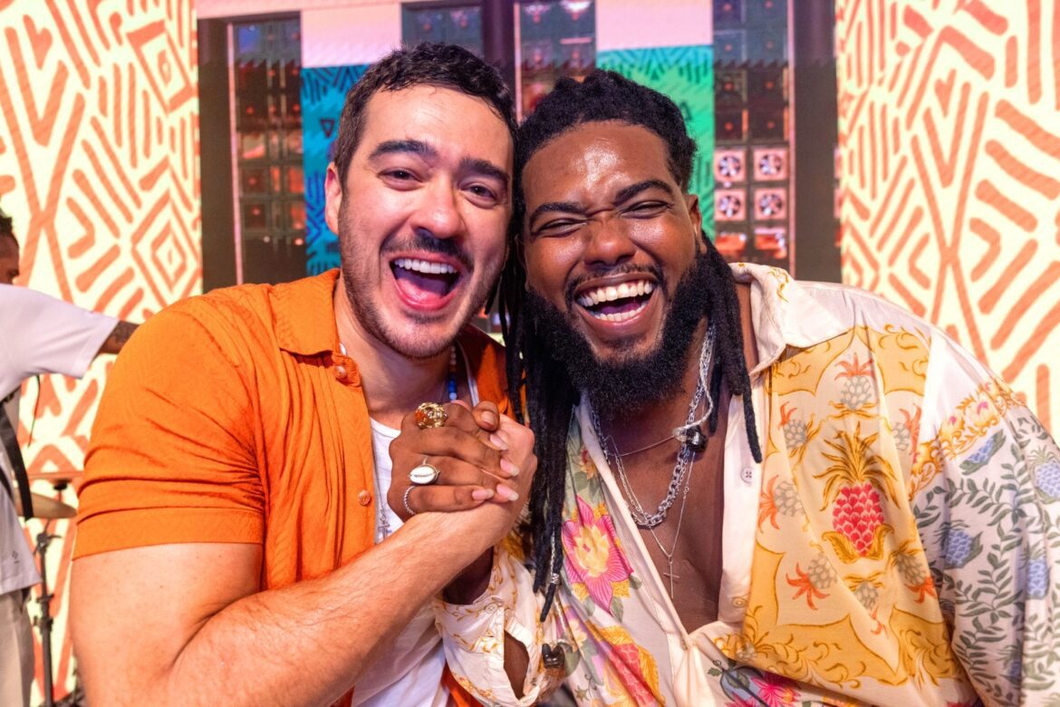 Suco de Bahia e Marcos Veras juntos num sunset do Hidden Brasília