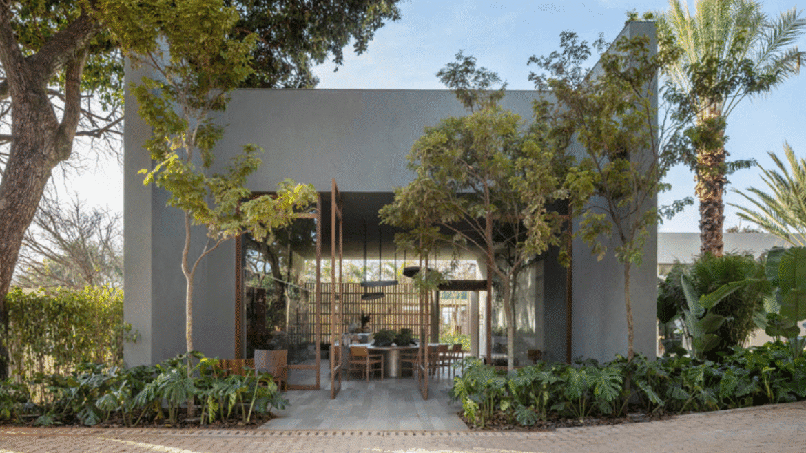 Varanda Gourmet Deca valoriza integração entre cozinha e natureza na CASACOR Brasília 2025