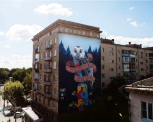 Mural com exposição artística - Reprodução