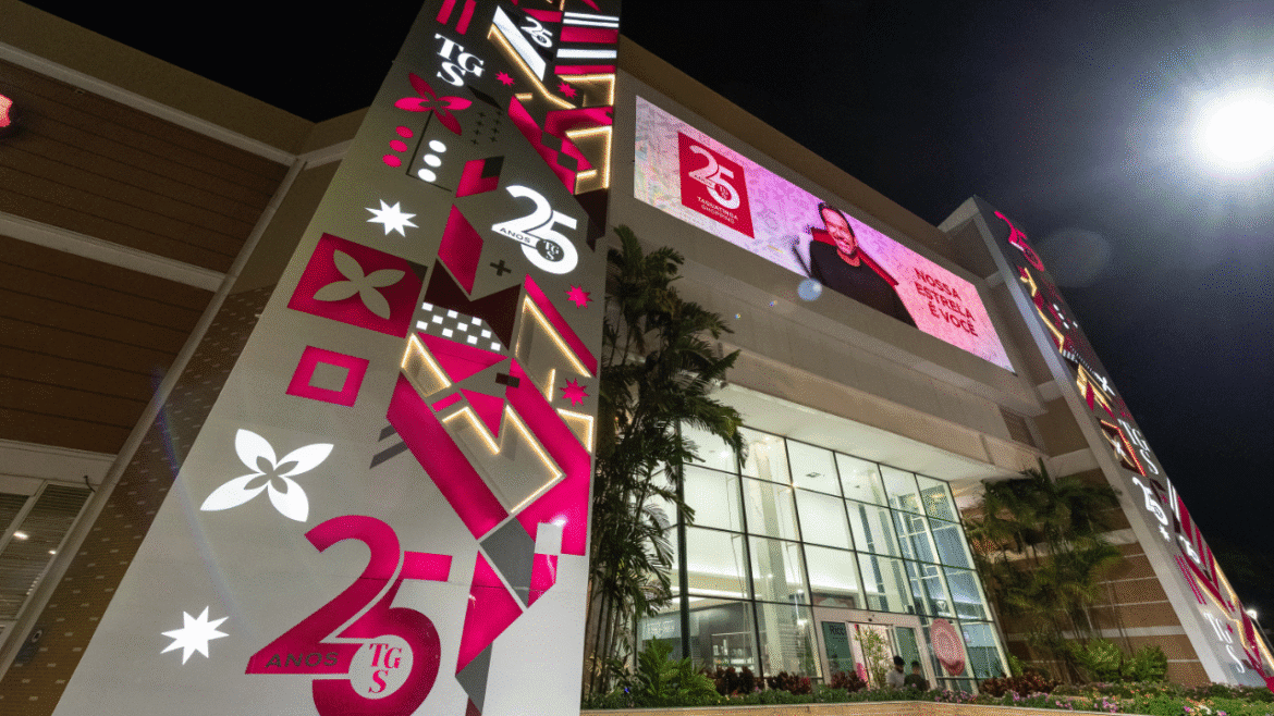Taguatinga Shopping celebra 25 anos com instalação artística inédita de mais de 200 m² na fachada principal