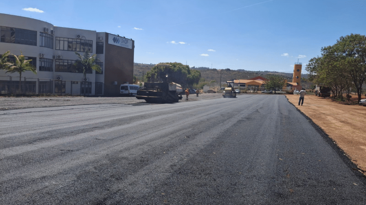 Campus Norte da UnDF recebe pavimentação em estacionamento para alunos e professores