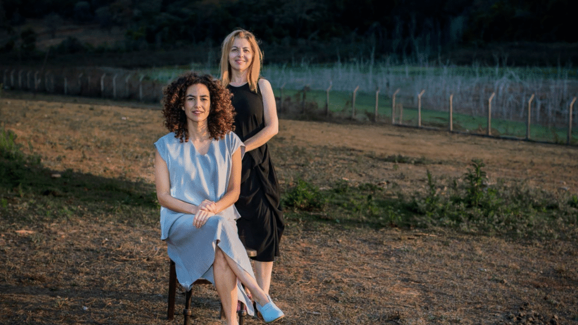 Liberty Mall recebe coleção inédita da sapateira Virgínia Barros com peças que unem moda, arte e tecnologia