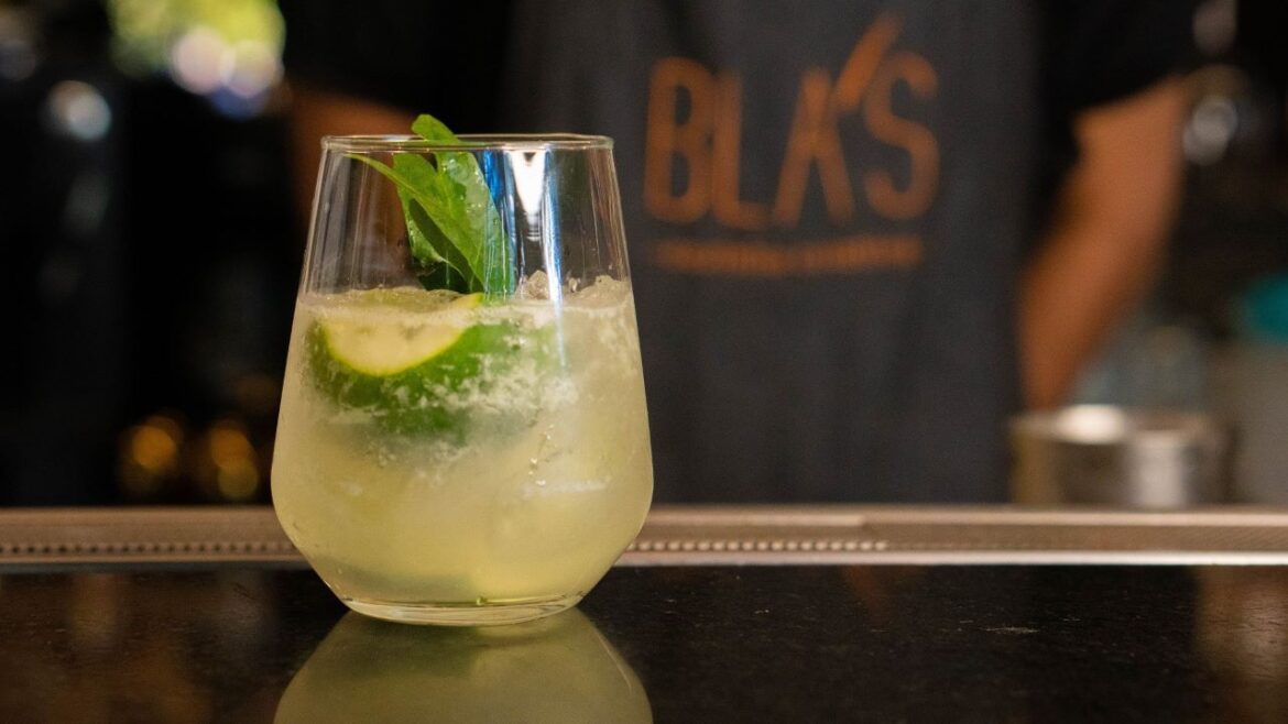 Bares e restaurante de Brasília celebram o Dia da Cachaça com drinques especiais