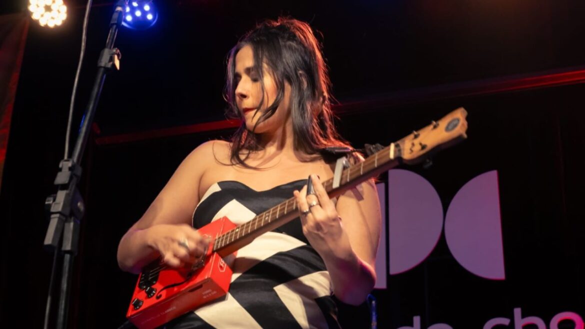 Encerramento da turnê de “Shake That Thing” no Espaço Cultural Renato Russo, neste sábado