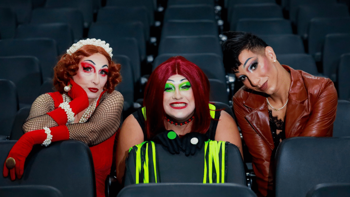 Biblioteca Demonstrativa recebe o espetáculo “Conversa de Drags”, da Cia Diversos Dias